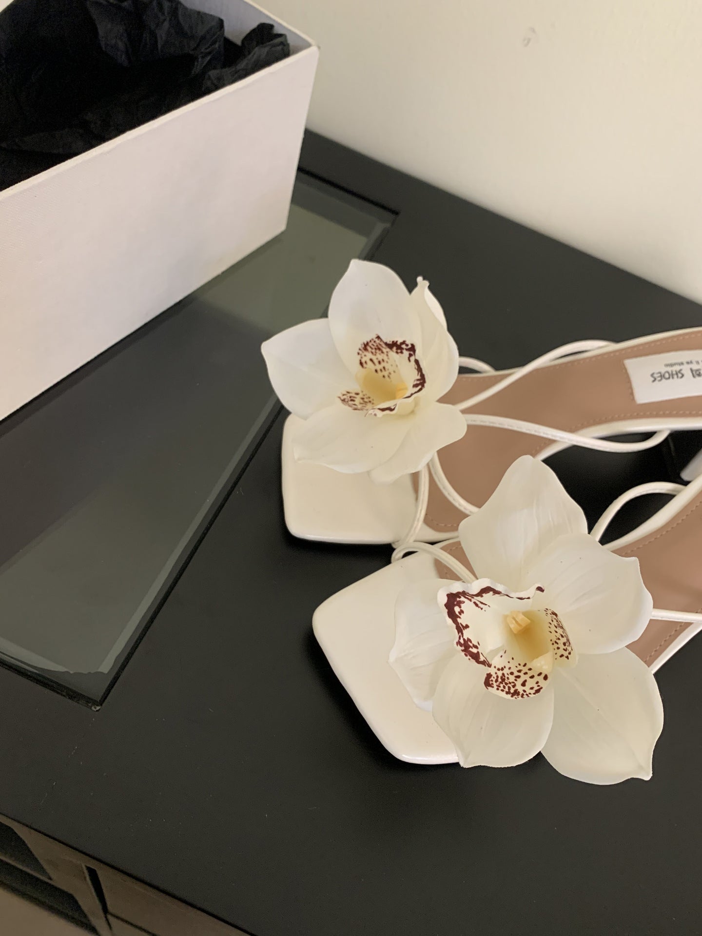 French-style Detachable Flower Flip-toe Sandals