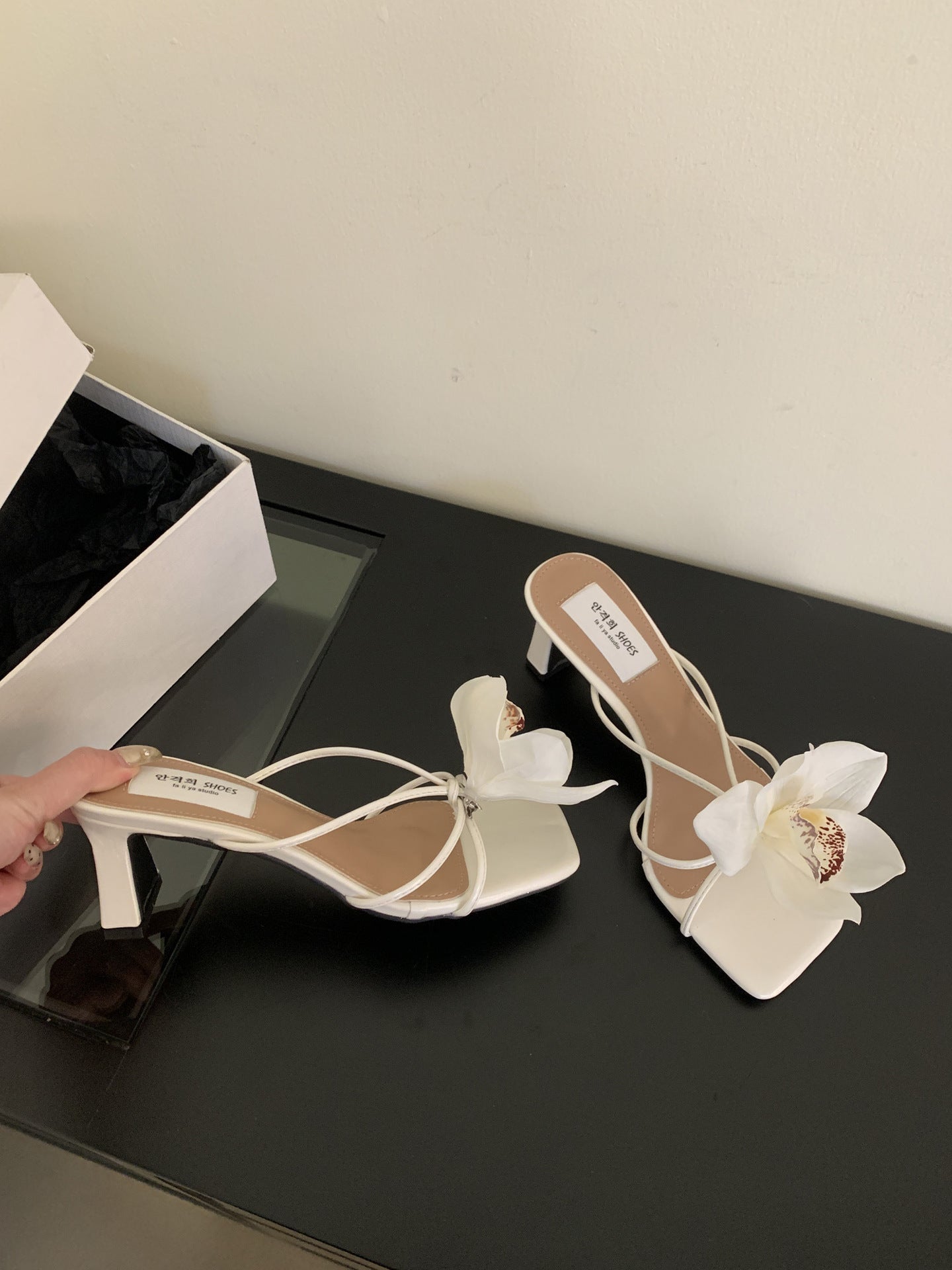 French-style Detachable Flower Flip-toe Sandals